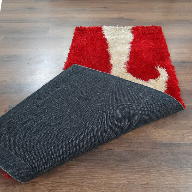 Shaggy Carpet / bedside runner in Red With Design (55cm x 137cm (~22″ x 55″)) by Avioni