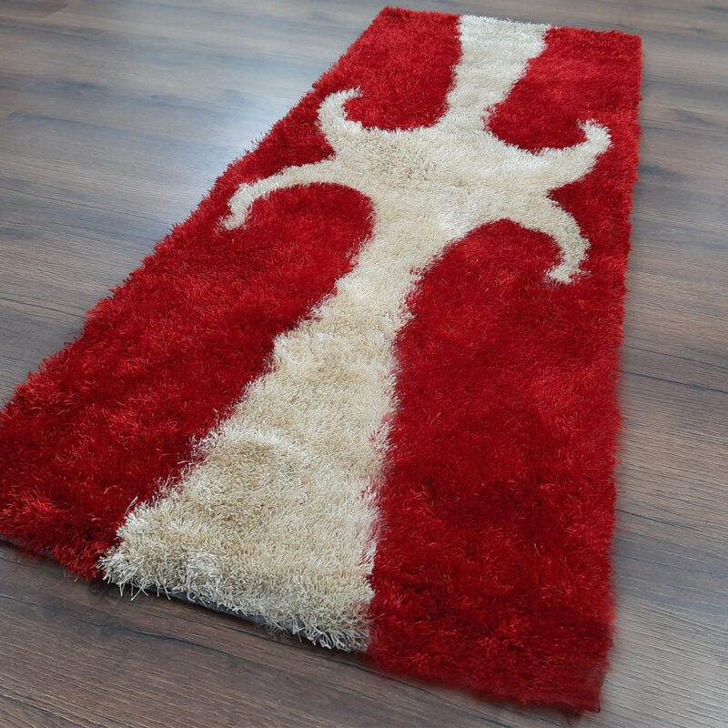 Shaggy Carpet / bedside runner in Red With Design (55cm x 137cm (~22″ x 55″)) by Avioni